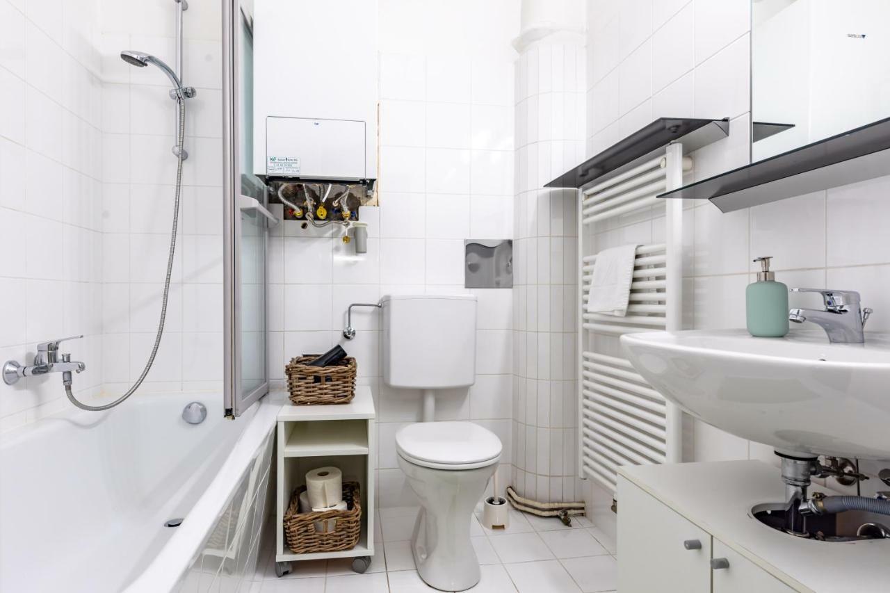 Apartment Near Naschmarkt Wina Bagian luar foto