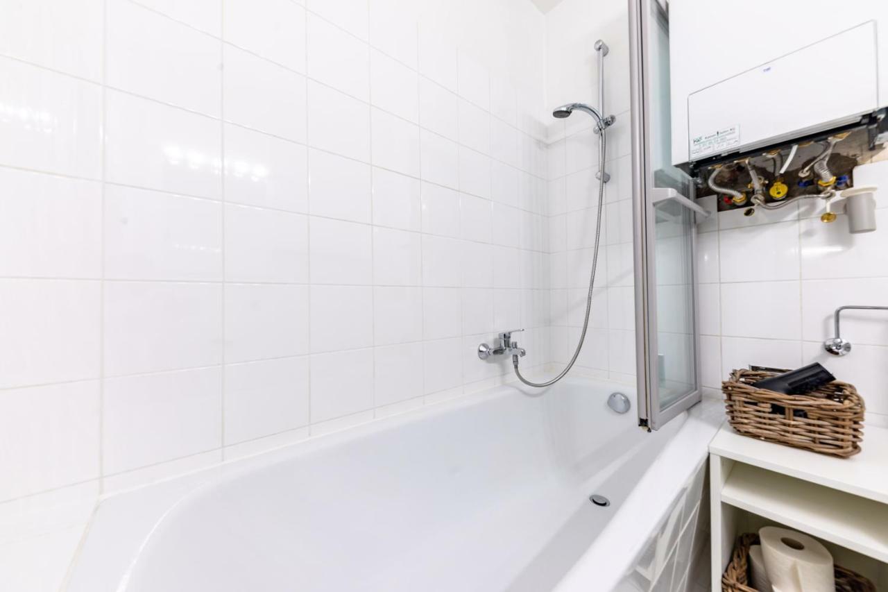 Apartment Near Naschmarkt Wina Bagian luar foto